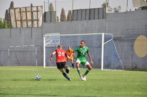 אורי חולף על פני אגבריה