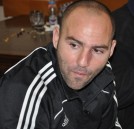 כועסים על עוזר המאמן? נשפוך לו זפת על הקטנוע