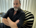 בעלים באזור, שחקן בבת ים: סיפורו של ירון ימין