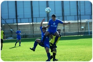 אביטן בקפיצה וירטואוזית עודה וקגן מאחור(צילום יניב ליכט)