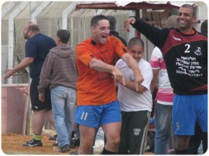 3:5 ענק לפליקס חלפון ולחבריו בקרית שלום (תצלום: יואב מלכה)