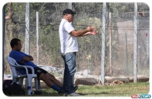 מבקש חיזוק. אילן שוקרון (אנס אבודעבס)