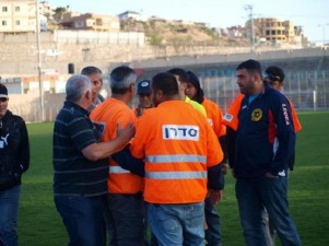 המאבטחים נטשו במחצית. למצולמים אין קשר לכתבה