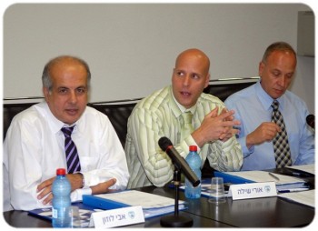 מדינה חולת כדורגל. אבי לוזון