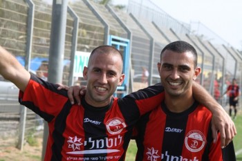 שחקני ירושלים שמחים בדרך ללאומית
