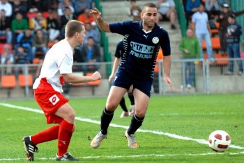 רוצה לפגוש את עפולה בלאומית.יובל שוואט(בכחול)