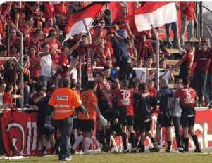 מוכנים לליגה. שחקני קטמון והאוהדים. (צילום: בועז רביד).