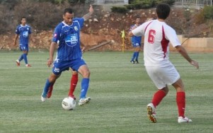 אשרף סולימאן (בכחול. צילום: מוחמד חאדר אניס).