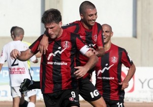 פתיחה מוצלחת. שחקני קטמון חוגגים. (צילום: לירן דורף).