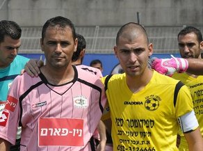  שני הקפטנים צביאלי(מימין)עם נסראלדין