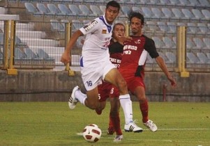 סולי צמח (באדום) וידין זרוס בגביע הטוטו. (צילום: לירן דורף).