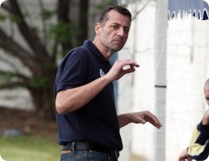 לוקח אחריות. שמוליק סלומון (לירן דורף)