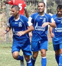 שחקני נחלת חוגגים.