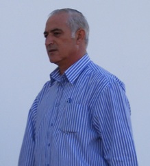 הגיש את התפטרותו. עו