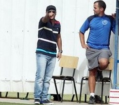 בוזגלו (משמאל) עם כפיר אלפונטה. (צילום: לירן דורף). 