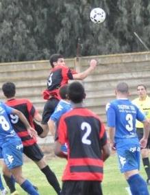 אבו חמיס (באדום)כובש בנגיחה בעונה שעברה.