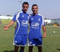 יוסי ואנונו (משמאל).