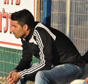 לא ברור איך יכול להמשיך על הקווים.חיים סילבס.