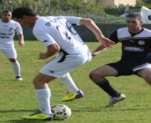 אופיר במדי יבנה בשישי האחרון (ארז נעמן)