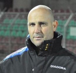 בנודיס. קרובים להישארות