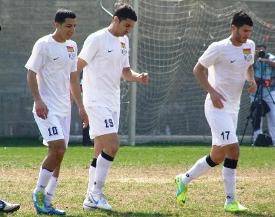 שחקני עראבה.חמודי כיאל (במרכז)