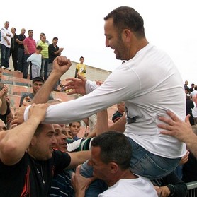 זוזוט על הכתפיים. קרוב לפלייאוף העלייה