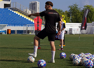 מאחורי הקווים