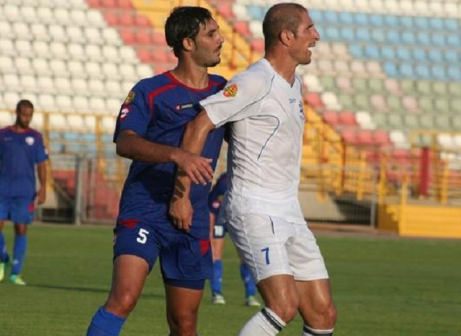 צמד בשוויון דרמטי. ניסים (בלבן. לירן דורף)