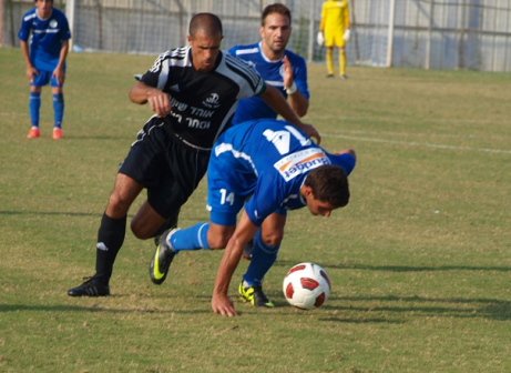 משחק שיסמל את המשך הדרך. צרפתי (בשחור)