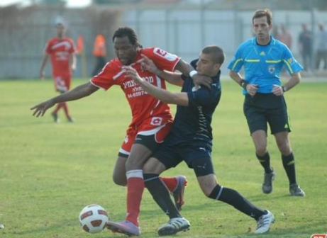 שחקן חופשי או לא ? אודינקה (באדום)