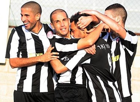 שחקני אזור חוגגים. בדרך לעונה גדולה?