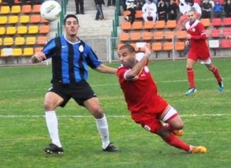 ויתר על הצעות מהלאומית. דוד (מימין. חאדר אניס)