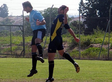 מעוז ההגנה של ג. זאב. שמש (מימין)