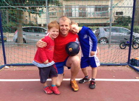 יחזור לשחק או לא ? שחר ובניו יונתן ויואב 