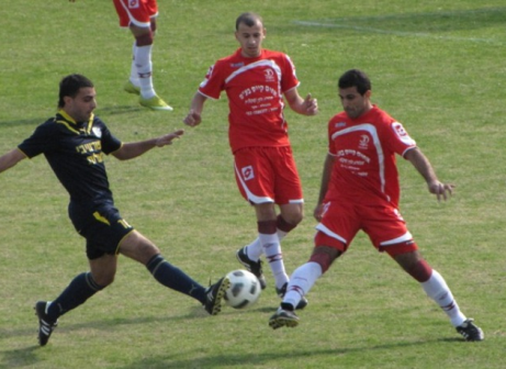 הלם בכפר מנדא. זערורה (במרכז)