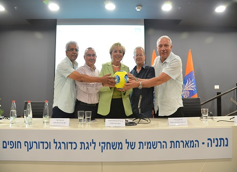 מירים פיירברג -איכר(במרכז)נתניה בירת הספורט של החופים בישראל.