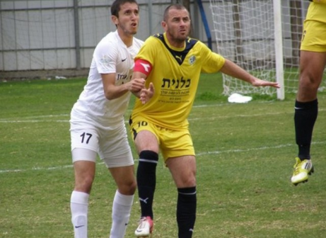 לחזור לליגה א'. טל (בצהוב. אמיר שיבי)