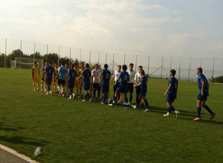 שחקני יבנה במחנה האימון. (צילום: יח