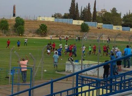המהומה במגרש (צילום: ואחיד אלסנע)