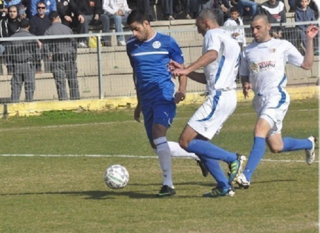 יממש או לא יממש את האופציה. מולאי (בכחול. מוחמד חאדר אניס)