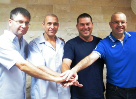 השושבינים: מימין: אביב, אגוזי, לנגר ובביוף