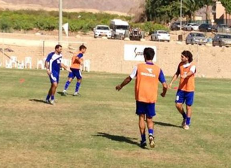 יסתפקו במשחק אחד. שחקני יפו באימון (צילום: אשר עזרן)