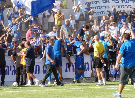 כובש שער הניצחון, עוז ברנדווין על הכתפיים