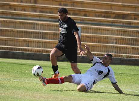 טל מכלוף מחלץ כדור משאולוב (צילום: שלומי גבאי)