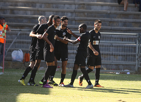 שחקני חדרה חוגגים (צילום: שלומי גבאי)