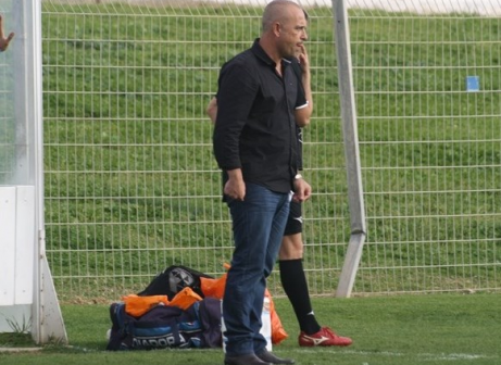 בהלם. מאמן חיפה, צרפתי (צילום: מיכאל פישנזון)