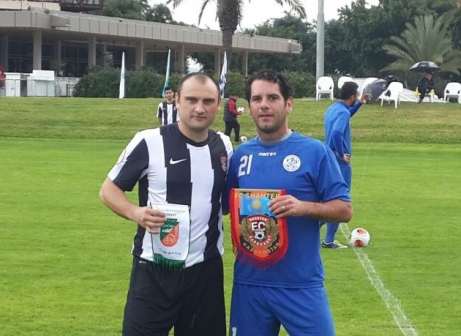 שני הקפטנים בהחלפת דגלונים (צילום: דוברות עפולה)