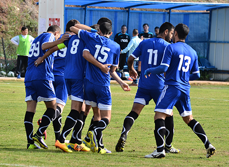 חזרו לנצח, שחקני מגדל העמק חוגגים (צילום: ארנון לוי)