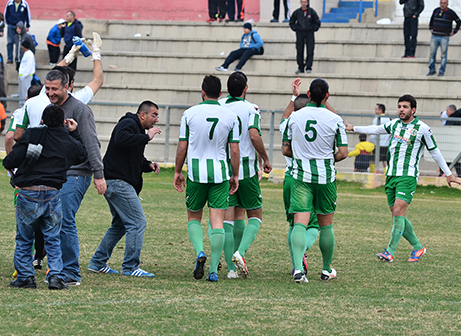 שחקני דליה מודים לקהל (צילום: ארנון לוי)