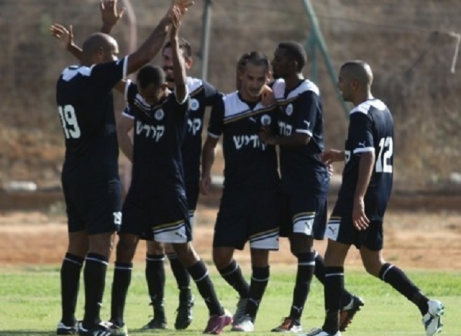 בסוף זה לא הספיק. שחקני מ.ס. חוגגים (שלומי גבאי)